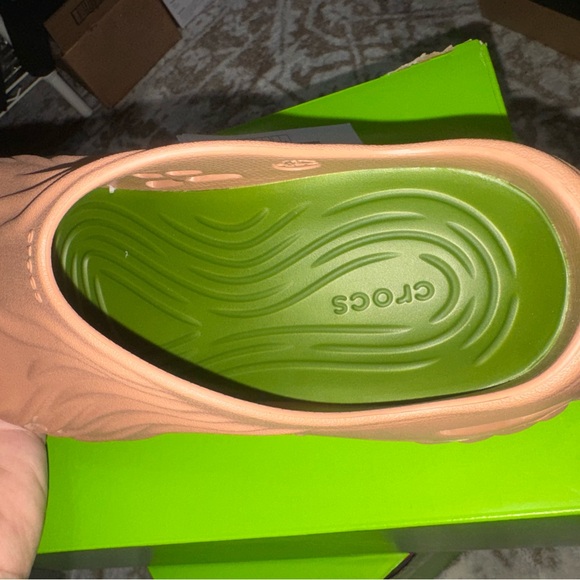 CROCS Echo Wave Slip-On Beige Clog with Green Footbed - Picture 4 of 8